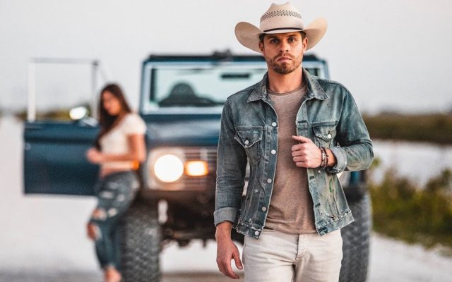 Dustin Lynch Scores 7th #1 Single With “Ridin’ Roads”