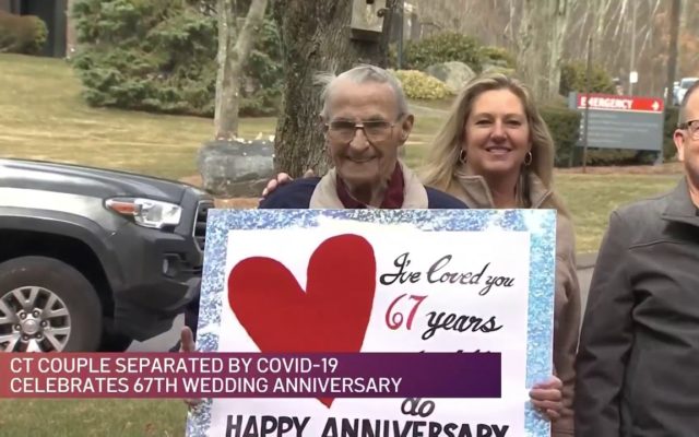 90-Year-Old Holds Huge Sign Outside Wife’s Nursing Home for 67th Anniversary
