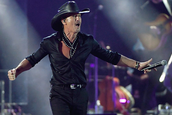 Watch Tim McGraw’s Intense Workout With His Band and Crew