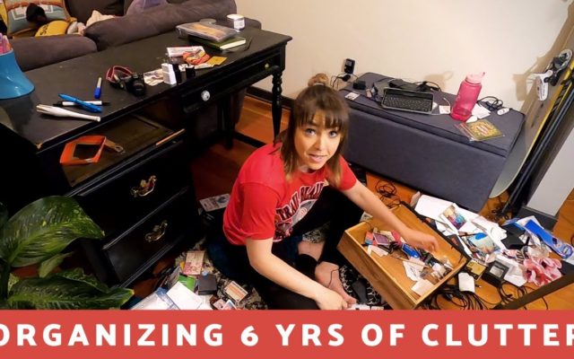Declutter and organize my desk with me