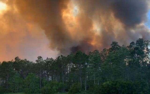 Jason Aldean & Family Forced to Evacuate Florida Beach House as Wildfires Rip Through Panhandle